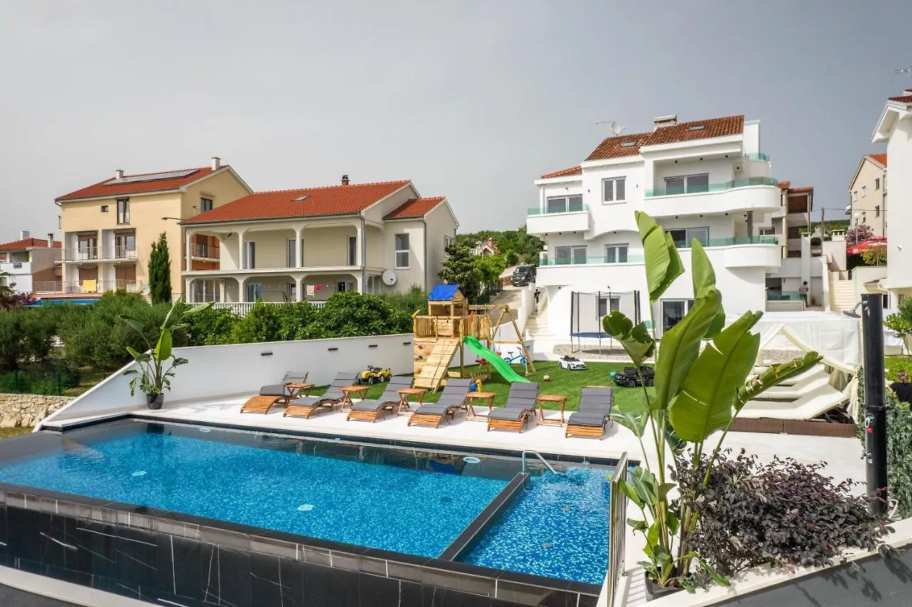Holiday House Dominik Apartments Sveti Petar